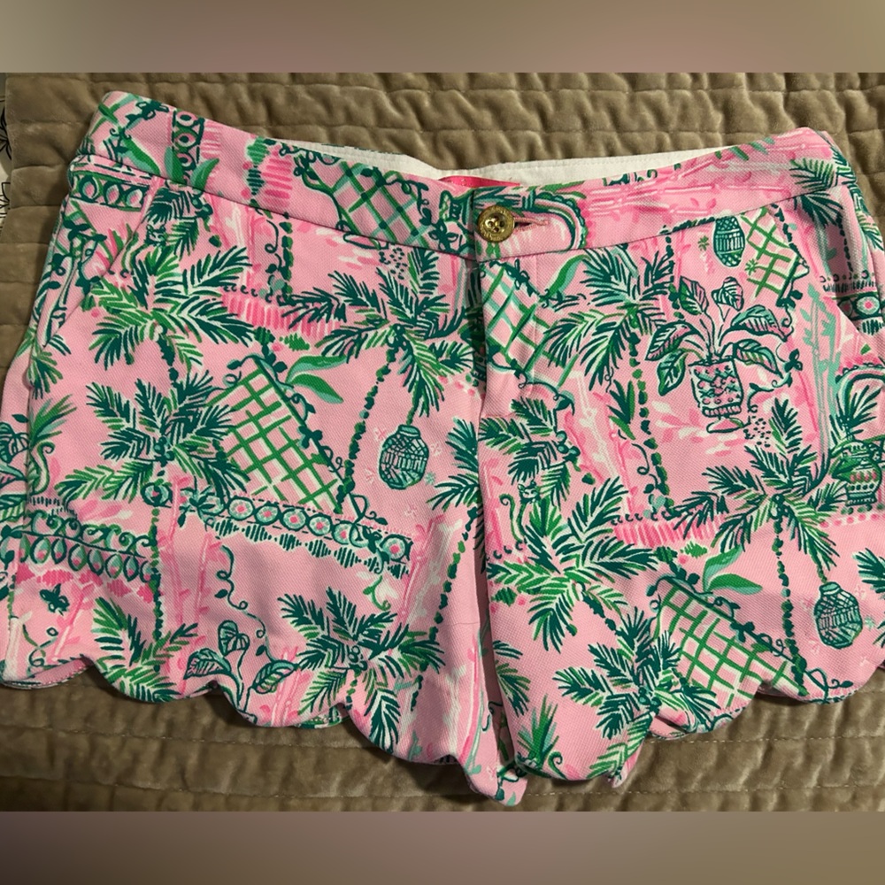 Lilly Pulitzer Size 10 Scallop Tropical Pink and Green Women's Shorts